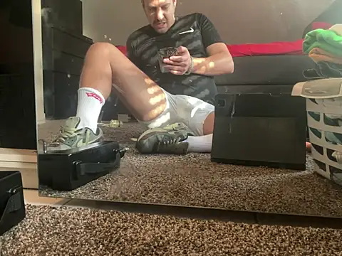 Snapshot of LeviXtreme chatting on 02-16-25, 01:49 LeviXtreme online show from 02-16-25, 01:49