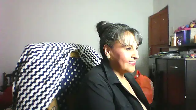 Snapshot of merlyna_goldens chatting on 05-26-26, 03:15 merlyna goldens online show from 05-26-26, 03:15