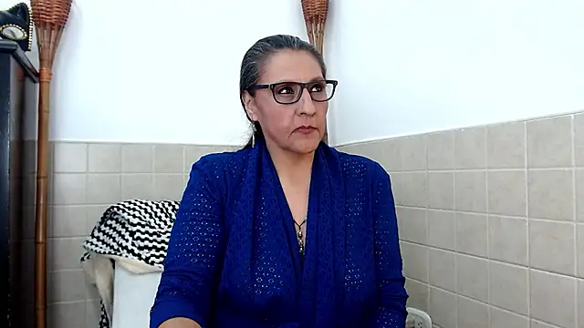 Snapshot of merlyna_goldens chatting on 03-19-25, 09:17 merlyna goldens online show from 03-19-25, 09:17