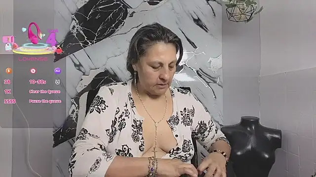 Snapshot of merlyna_goldens chatting on 09-24-25, 11:10 merlyna goldens online show from 09-24-25, 11:10