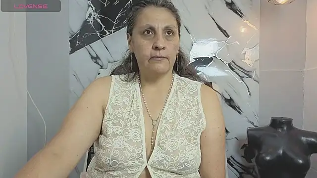 Snapshot of merlyna_goldens chatting on 09-09-25, 03:38 merlyna goldens online show from 09-09-25, 03:38