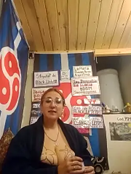 Snapshot of black_lady731 chatting on 05-11-26, 02:45 black lady731 online show from 05-11-26, 02:45