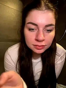 EllyNora online show from 11-18-25, 07:28