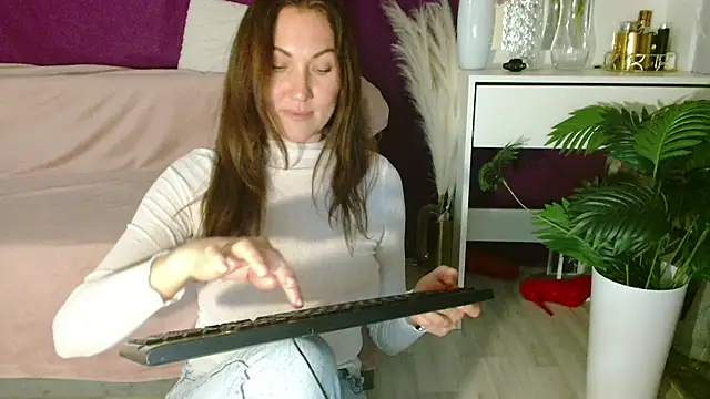 Imcarrieberry online show from 11-15-25, 02:54