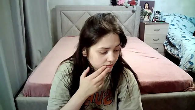 Snapshot of juliettkalen chatting on 04-21-26, 03:35 juliettkalen online show from 04-21-26, 03:35