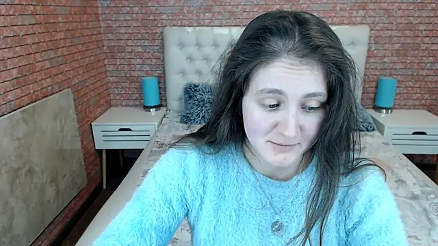 Holliy Cooper online show from 10-26-25, 12:16