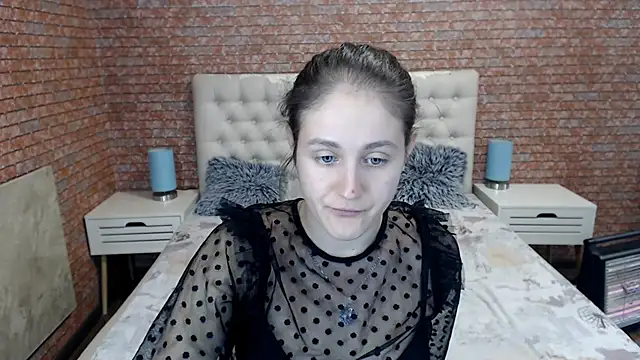 Holliy Cooper online show from 10-03-25, 07:32