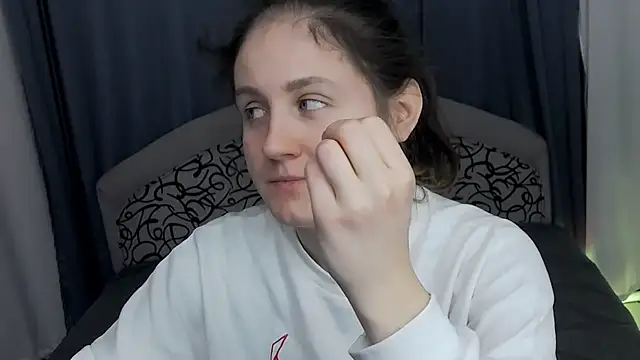 Holliy Cooper online show from 12-15-25, 09:04