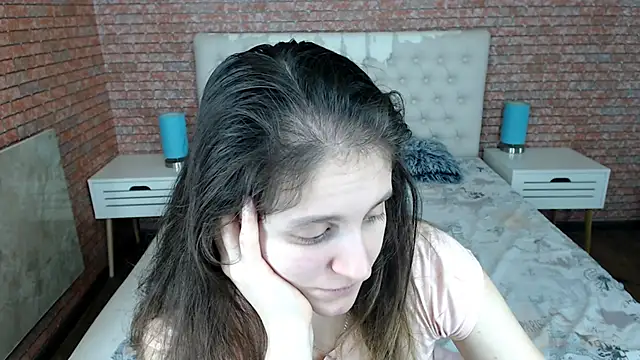 Holliy Cooper online show from 11-04-25, 08:29