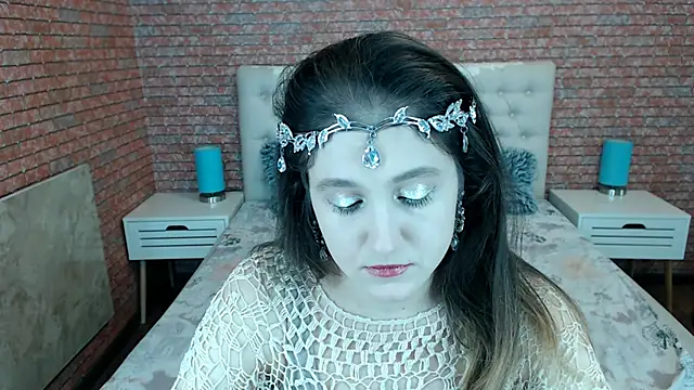 Holliy Cooper online show from 11-24-25, 01:22