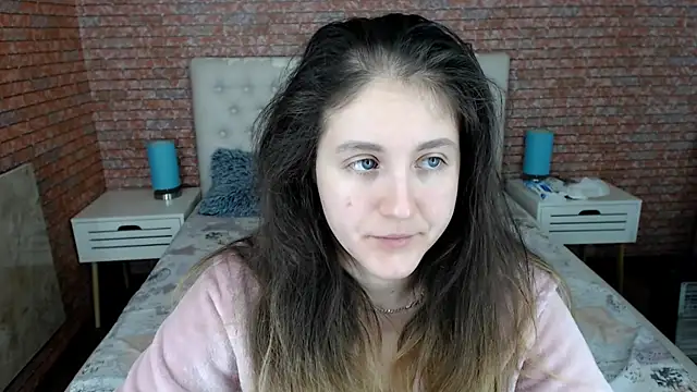 Holliy Cooper online show from 10-19-25, 07:55