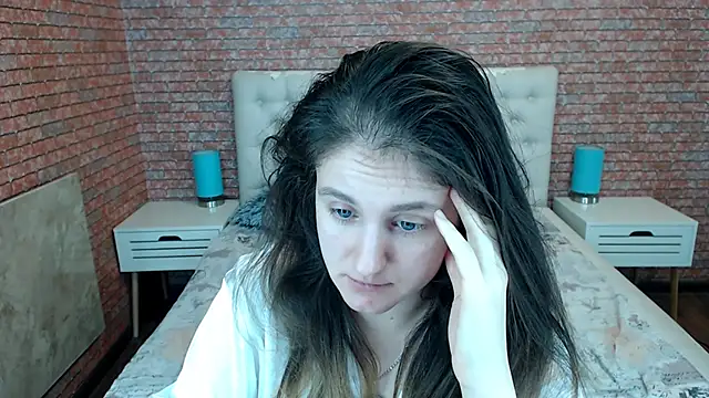 Holliy Cooper online show from 10-24-25, 08:02