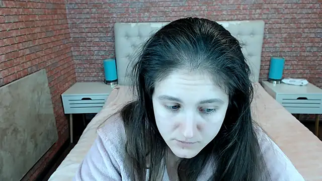 Holliy Cooper online show from 11-22-25, 08:46