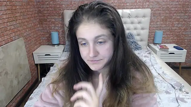 Holliy Cooper online show from 09-18-25, 07:44