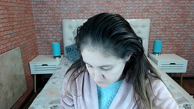 Holliy Cooper online show from 11-07-25, 07:57