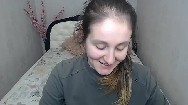 Holliy Cooper online show from 04-23-26, 12:29