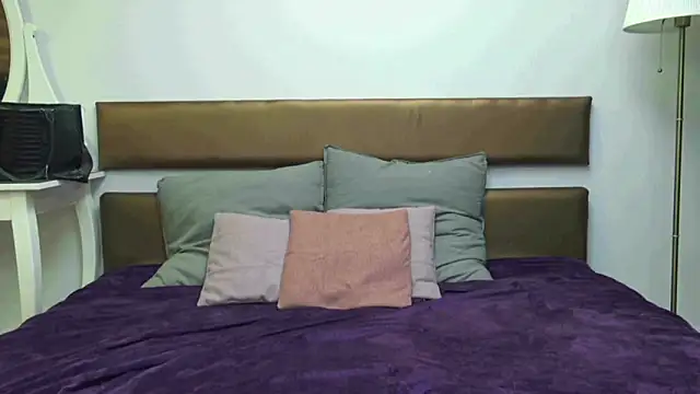 MissYvie online show from 10-15-25, 08:00