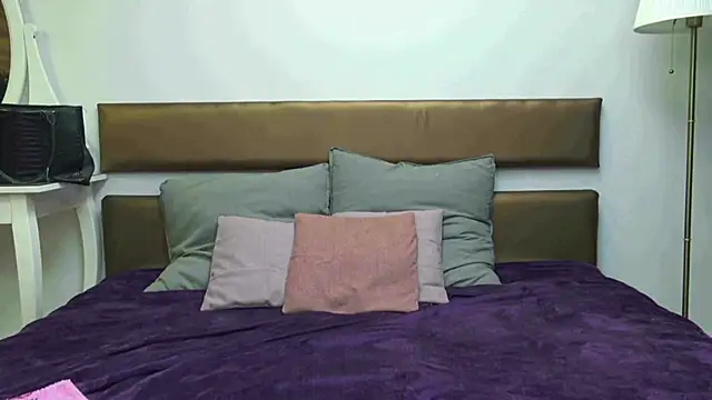 Snapshot of MissYvie chatting on 06-21-26, 07:25 MissYvie online show from 06-21-26, 07:25