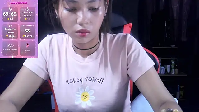 Meili  online show from 10-19-25, 05:32