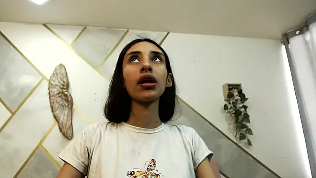 Snapshot of RoxanaCyrano_ chatting on 10-14-25, 07:03 RoxanaCyrano online show from 10-14-25, 07:03