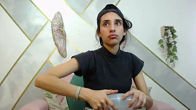 RoxanaCyrano  online show from 12-04-25, 07:13