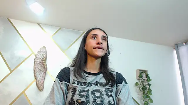 RoxanaCyrano  online show from 11-04-25, 08:12