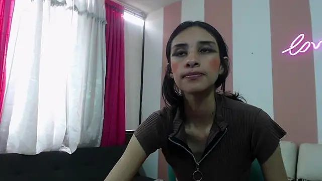 Snapshot of RoxanaCyrano_ chatting on 01-15-25, 07:12 RoxanaCyrano online show from 01-15-25, 07:12