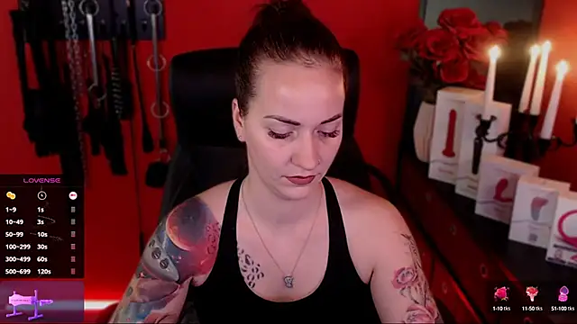 Snapshot of _Jane_Warren_ chatting on 02-05-25, 03:42 Jane Warren online show from 02-05-25, 03:42