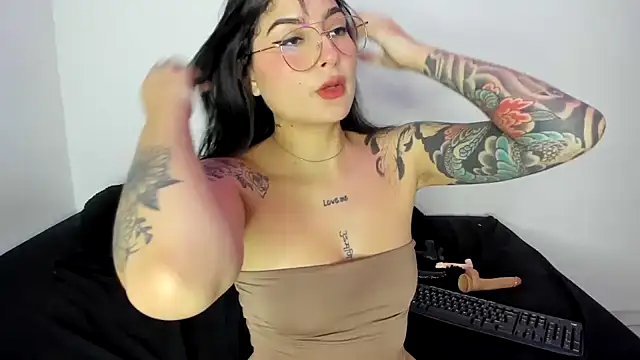 Snapshot of SweetBaby_nkl chatting on 10-08-25, 03:19 SweetBaby nkl online show from 10-08-25, 03:19