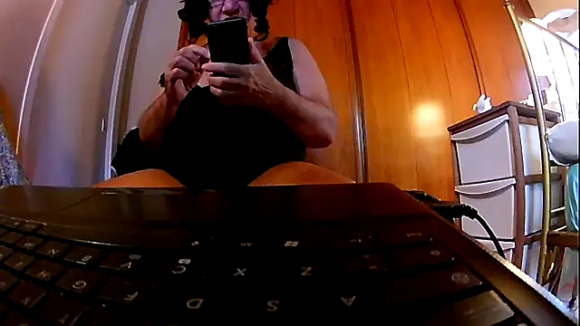 daniela44 online show from 10-31-25, 08:22