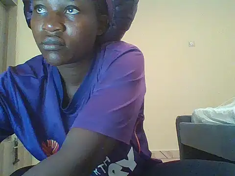 prettychic5 online show from 10-10-25, 07:42