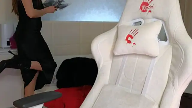 Madi soon online show from 02-14-25, 05:36