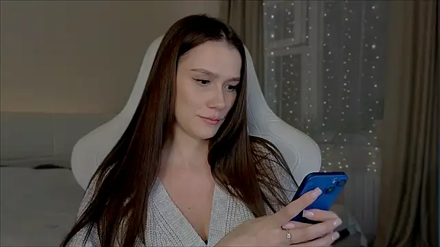 Madi soon online show from 10-28-25, 05:12