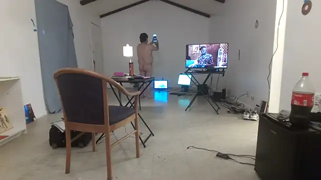 Peachestabby147 online show from 10-12-25, 02:35