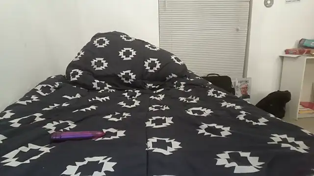 Peachestabby147 online show from 10-25-25, 12:32