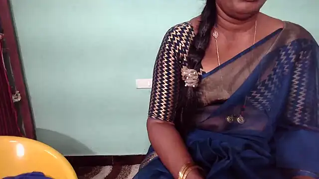 Snapshot of shrutitelugu69 chatting on 12-19-25, 10:17 shrutitelugu69 online show from 12-19-25, 10:17