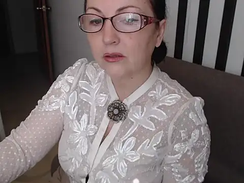 Snapshot of Alma44 chatting on 05-28-26, 06:54 Alma44 online show from 05-28-26, 06:54