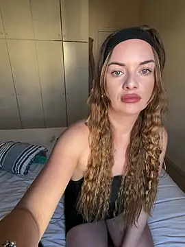 ElenaRebelle online show from 04-10-26, 05:25