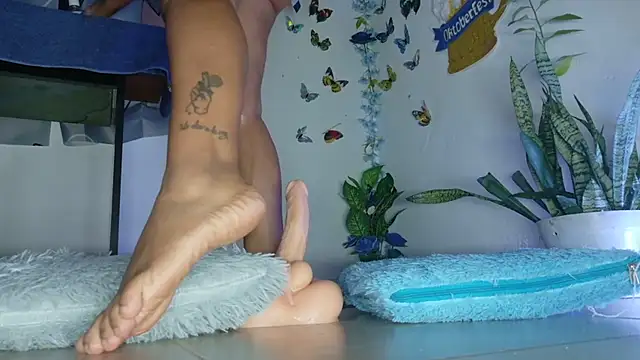 Snapshot of lucy_hairypussy83 chatting on 09-28-25, 02:35 lucy hairypussy83 online show from 09-28-25, 02:35