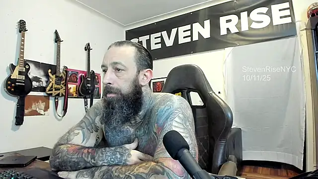 Snapshot of StevenRiseNYC chatting on 10-12-25, 12:12 StevenRiseNYC online show from 10-12-25, 12:12