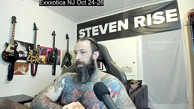 Snapshot of StevenRiseNYC chatting on 10-21-25, 12:04 StevenRiseNYC online show from 10-21-25, 12:04