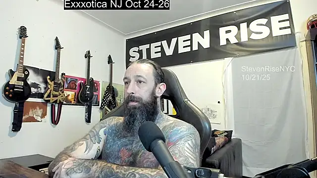 Snapshot of StevenRiseNYC chatting on 10-22-25, 12:10 StevenRiseNYC online show from 10-22-25, 12:10