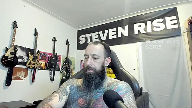 Snapshot of StevenRiseNYC chatting on 09-28-25, 02:18 StevenRiseNYC online show from 09-28-25, 02:18