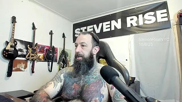 Snapshot of StevenRiseNYC chatting on 10-06-25, 01:01 StevenRiseNYC online show from 10-06-25, 01:01