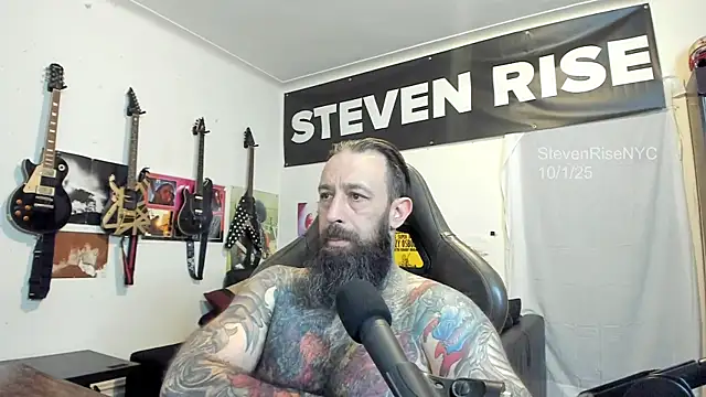 Snapshot of StevenRiseNYC chatting on 10-01-25, 01:37 StevenRiseNYC online show from 10-01-25, 01:37