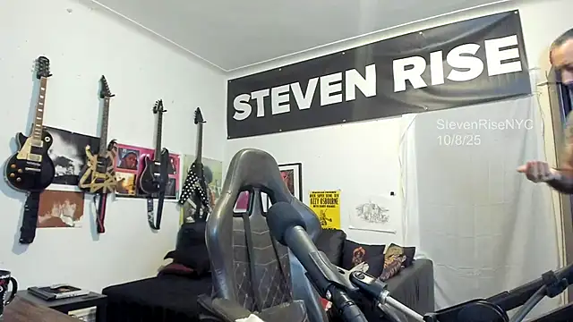 Snapshot of StevenRiseNYC chatting on 10-08-25, 12:39 StevenRiseNYC online show from 10-08-25, 12:39
