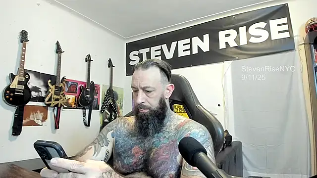 Snapshot of StevenRiseNYC chatting on 09-11-25, 02:17 StevenRiseNYC online show from 09-11-25, 02:17