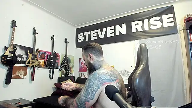 Snapshot of StevenRiseNYC chatting on 09-24-25, 01:28 StevenRiseNYC online show from 09-24-25, 01:28