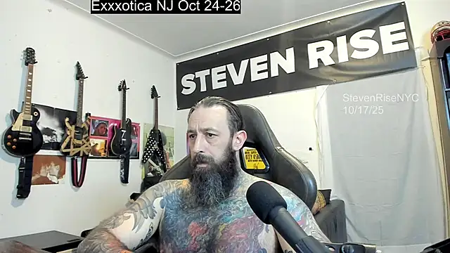 Snapshot of StevenRiseNYC chatting on 10-18-25, 01:18 StevenRiseNYC online show from 10-18-25, 01:18