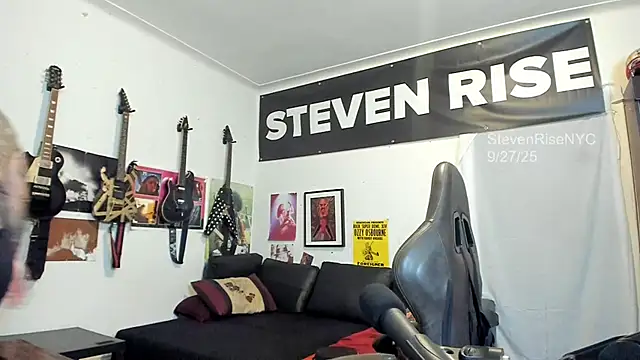 Snapshot of StevenRiseNYC chatting on 09-27-25, 02:12 StevenRiseNYC online show from 09-27-25, 02:12